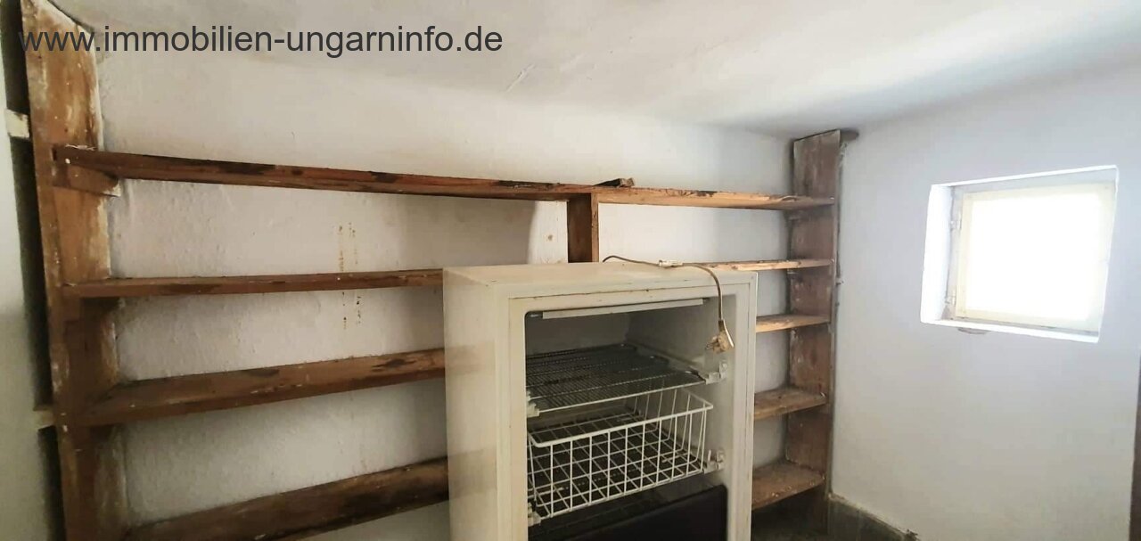 Südlich des Plattensees gut erhaltenes Einfamilienhaus mit großem Grundstück zu verkaufen