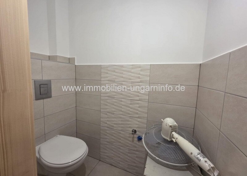 Neubau-Einfamilienhaus in der Region Nord-Balaton mit Panoramablick auf den Balaton