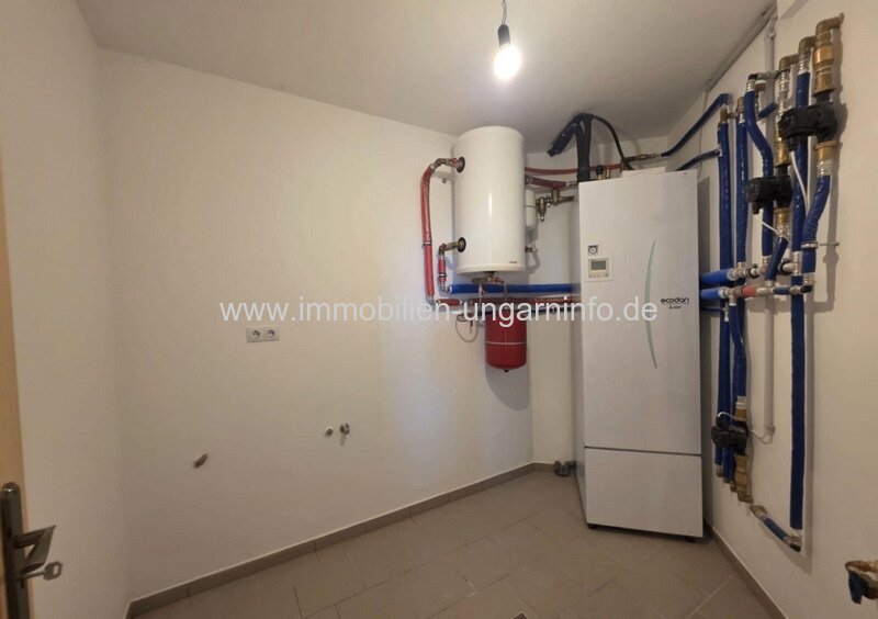 Neubau-Einfamilienhaus in der Region Nord-Balaton mit Panoramablick auf den Balaton