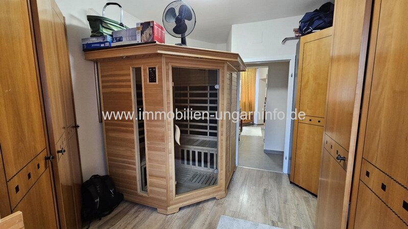 Modernes Einfamilienhaus mit 3 separaten Wohnungen im Herzen von Nagykanizsa zu verkaufen