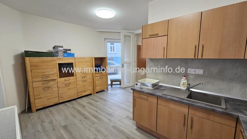 Modernes Einfamilienhaus mit 3 separaten Wohnungen im Herzen von Nagykanizsa zu verkaufen