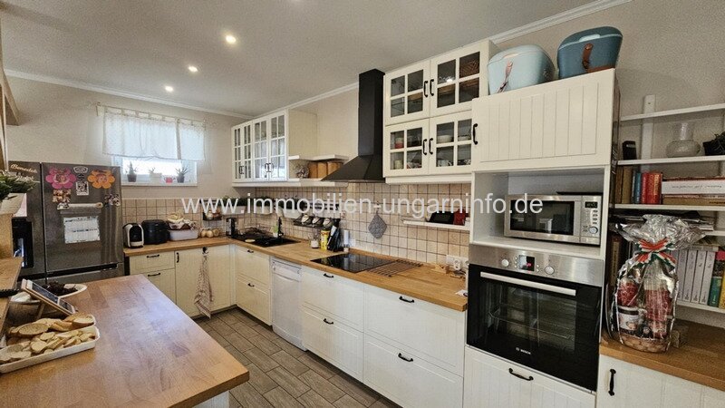 Modernes Niedrigenergie-Familienhaus in Balatonkeresztúr zu verkaufen