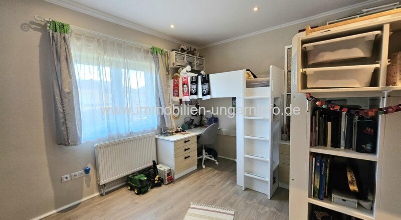 Modernes Niedrigenergie-Familienhaus in Balatonkeresztúr zu verkaufen