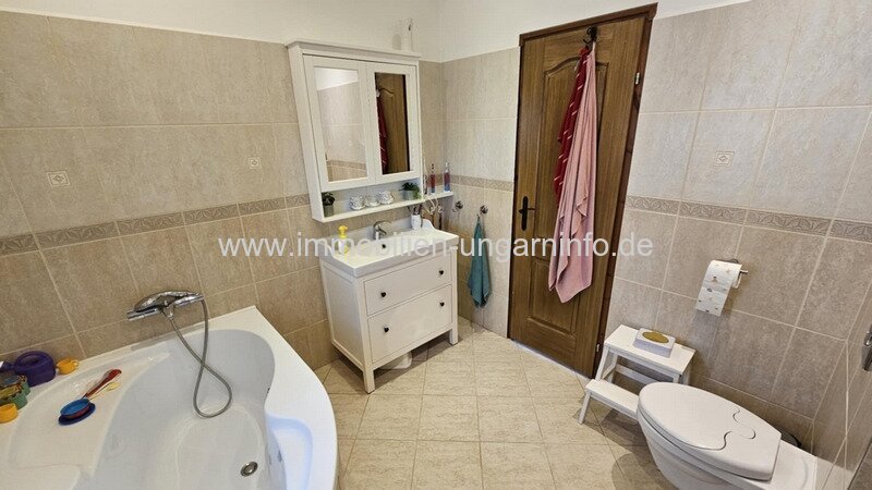 Modernes Niedrigenergie-Familienhaus in Balatonkeresztúr zu verkaufen