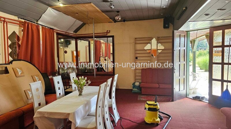 16-Zimmer-Pension mit Restaurant und Schwimmbad am Plattensee