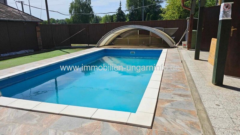 16-Zimmer-Pension mit Restaurant und Schwimmbad am Plattensee