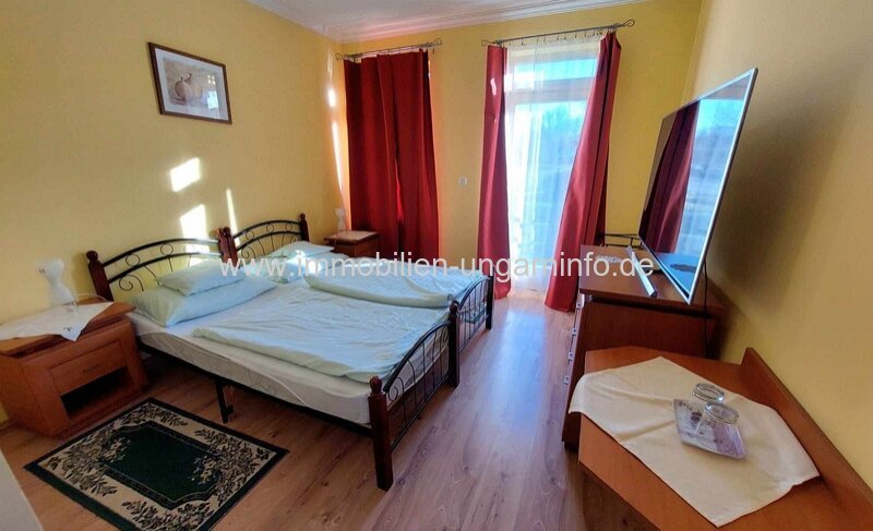 16-Zimmer-Pension mit Restaurant und Schwimmbad am Plattensee