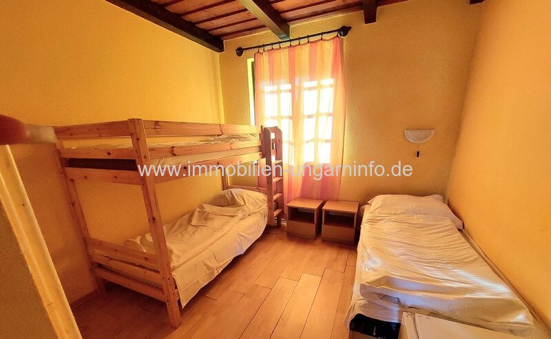 16-Zimmer-Pension mit Restaurant und Schwimmbad am Plattensee