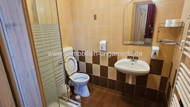 16-Zimmer-Pension mit Restaurant und Schwimmbad am Plattensee