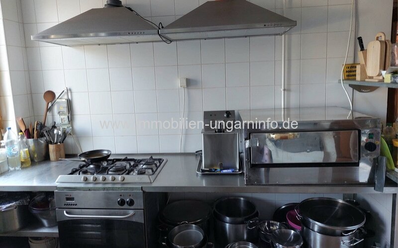 16-Zimmer-Pension mit Restaurant und Schwimmbad am Plattensee