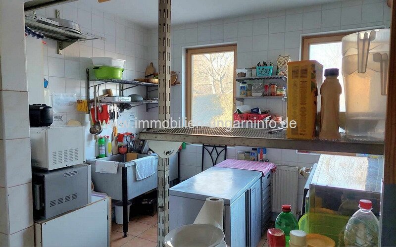 16-Zimmer-Pension mit Restaurant und Schwimmbad am Plattensee