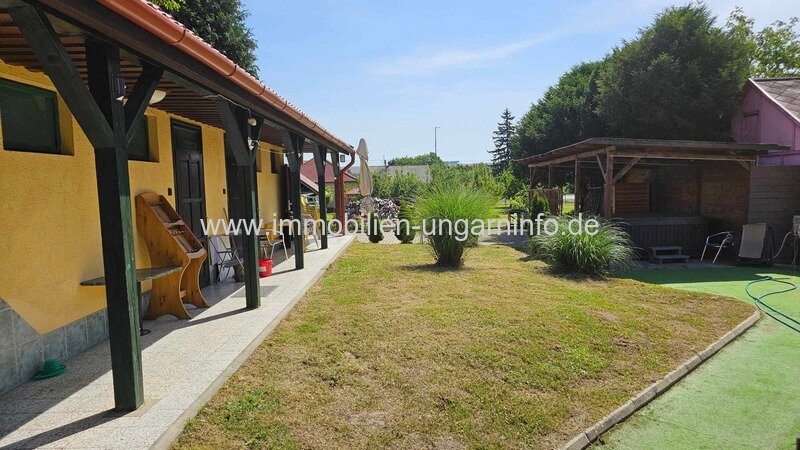 16-Zimmer-Pension mit Restaurant und Schwimmbad am Plattensee