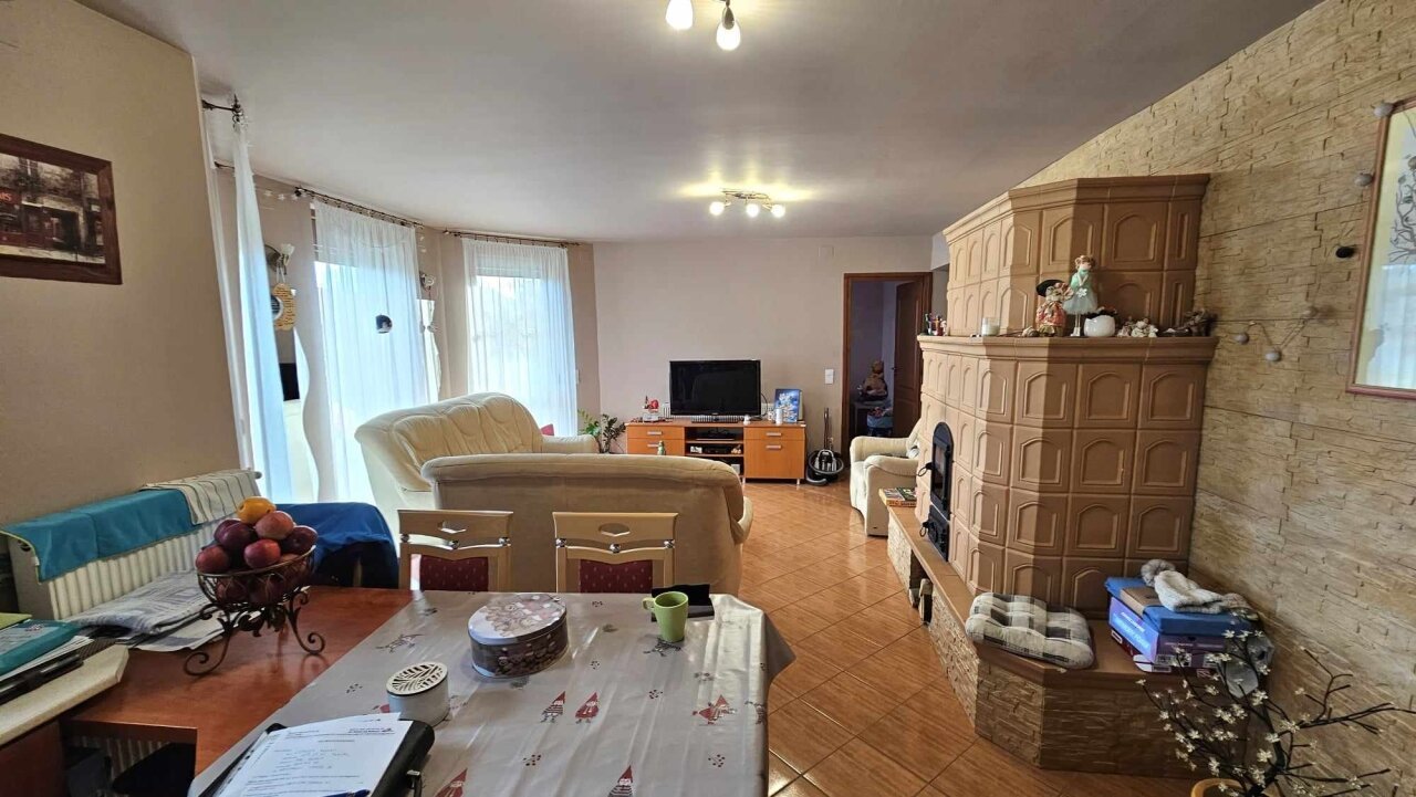 2 Häuser und Apartment auf einem Grundstück in der Nähe des Plattensees zu verkaufen