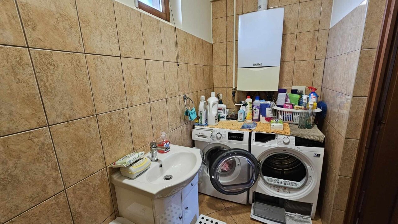 2 Häuser und Apartment auf einem Grundstück in der Nähe des Plattensees zu verkaufen