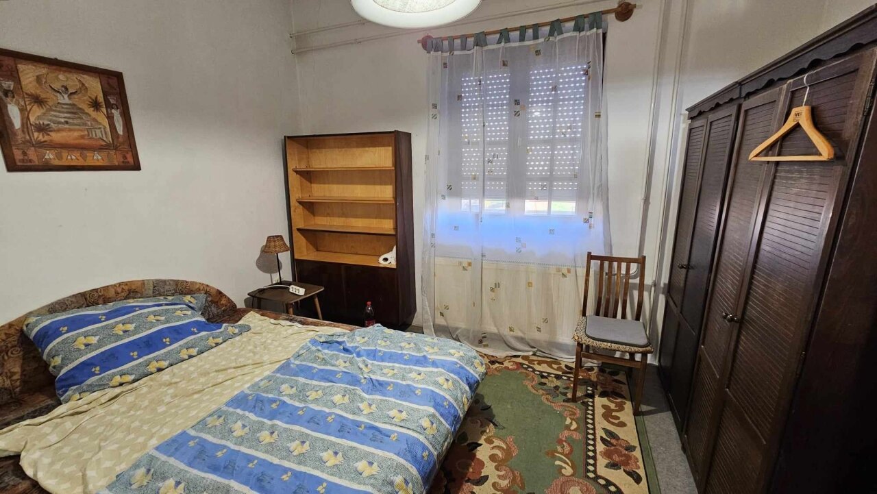 Einfamilienhaus und Geschäftsräume in einem zu verkaufen