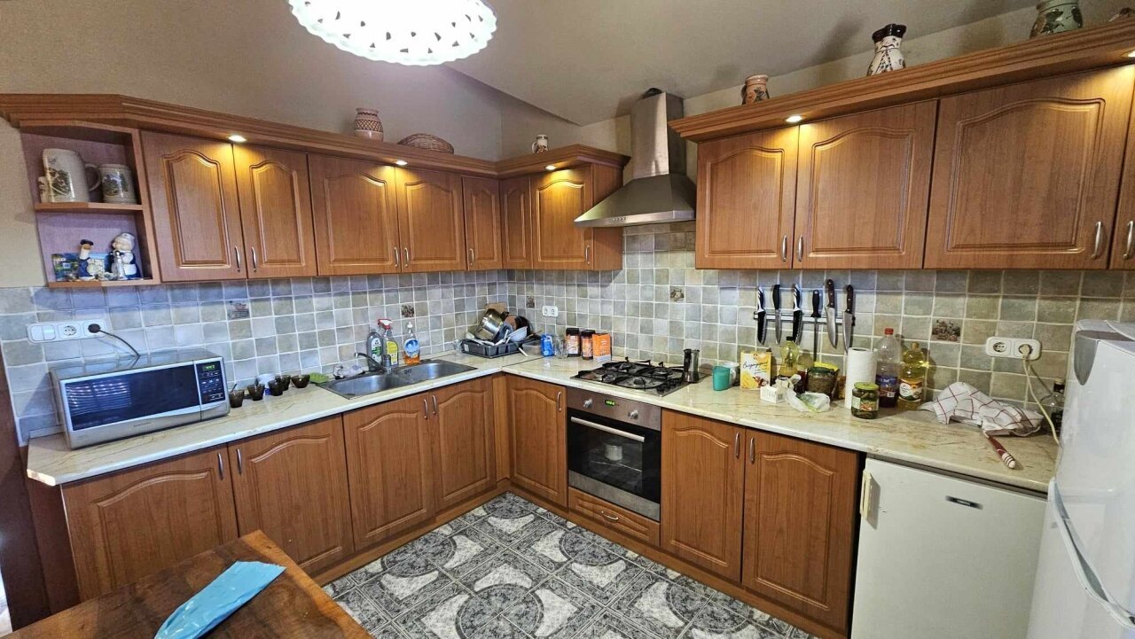 Einfamilienhaus und Geschäftsräume in einem zu verkaufen