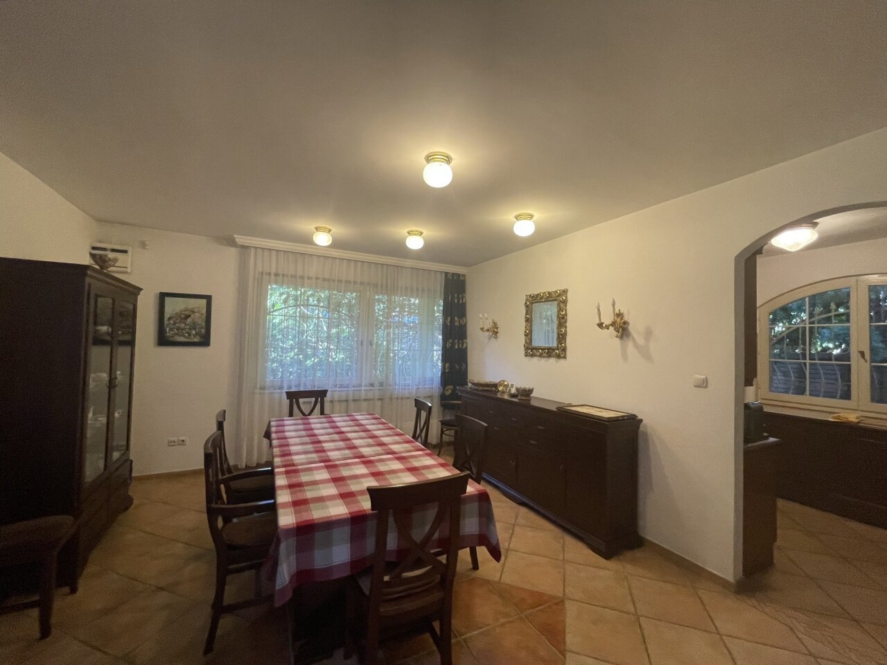 3-stöckiges Haus mit Pool im Donauknie zu verkaufen