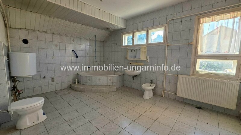 Familienhaus mit 9 Zimmern im Zentrum von Zalakaros zu verkaufen