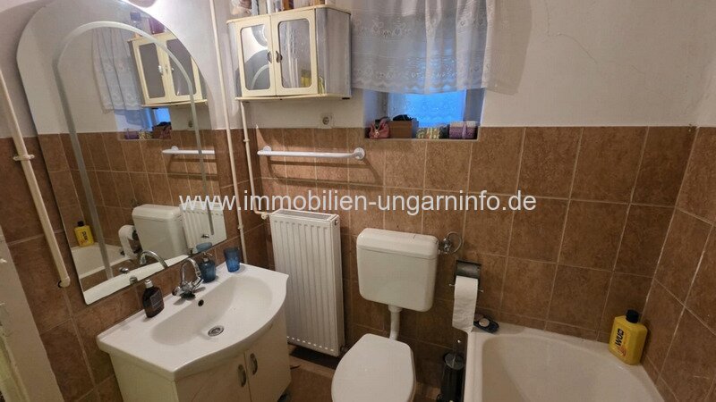 Bürgerliches Anwesen in Nagyszakácsi (Komitat Somogy) mit 0,7 Hektar altem Baumbestand