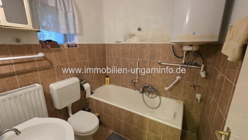 Bürgerliches Anwesen in Nagyszakácsi (Komitat Somogy) mit 0,7 Hektar altem Baumbestand