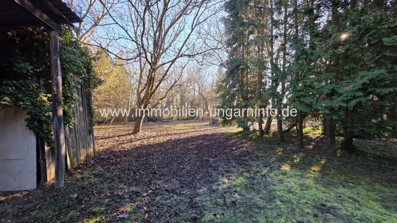 Bürgerliches Anwesen in Nagyszakácsi (Komitat Somogy) mit 0,7 Hektar altem Baumbestand