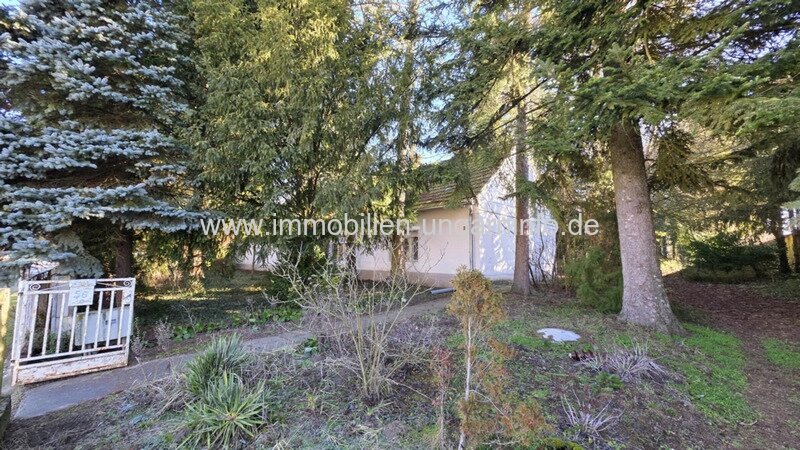 Bürgerliches Anwesen in Nagyszakácsi (Komitat Somogy) mit 0,7 Hektar altem Baumbestand