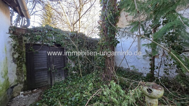 Bürgerliches Anwesen in Nagyszakácsi (Komitat Somogy) mit 0,7 Hektar altem Baumbestand