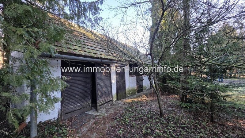 Bürgerliches Anwesen in Nagyszakácsi (Komitat Somogy) mit 0,7 Hektar altem Baumbestand