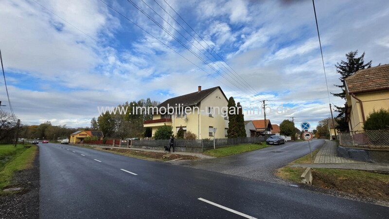 Mehrgenerationen-Einfamilienhaus mit Geschäftsraum in Marcali zu verkaufen