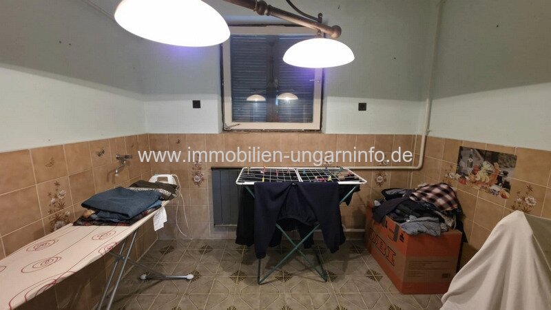 Mehrgenerationen-Einfamilienhaus mit Geschäftsraum in Marcali zu verkaufen