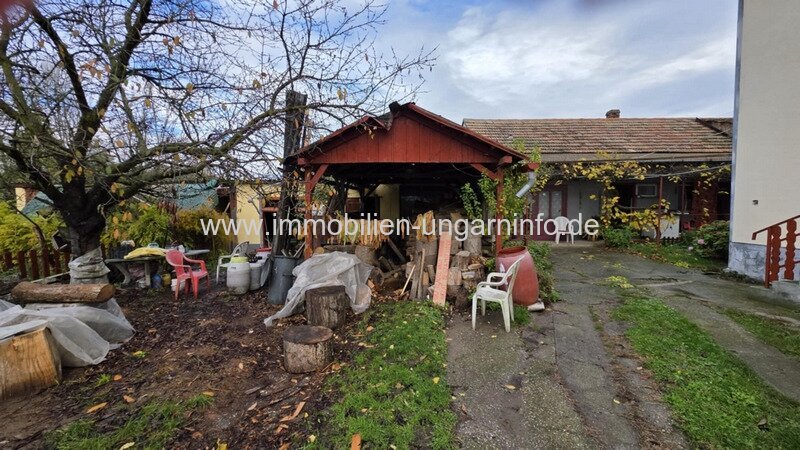 Mehrgenerationen-Einfamilienhaus mit Geschäftsraum in Marcali zu verkaufen