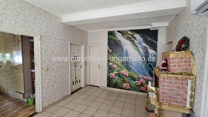 4 km vom Plattensee entfernt 2 Generationen Familienhaus mit Pool zu verkaufen