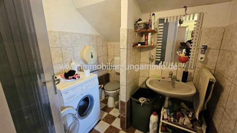 4 km vom Plattensee entfernt 2 Generationen Familienhaus mit Pool zu verkaufen