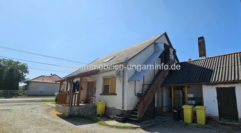 4 km vom Plattensee entfernt 2 Generationen Familienhaus mit Pool zu verkaufen