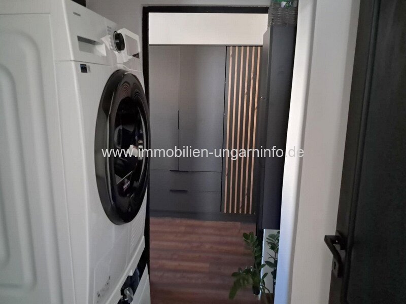 Geschäftsräume und Wohnung in einem zu verkaufen