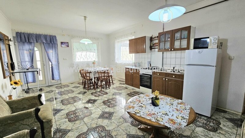 Neuartiges Einfamilienhaus in einer Kleinstadt am Plattensee zu verkaufen