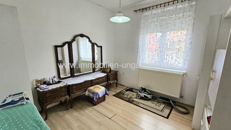 Neuartiges Einfamilienhaus in einer Kleinstadt am Plattensee zu verkaufen