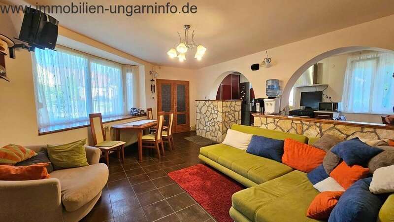 Exklusives Familienhaus mit Apartment in der Nähe des Plattensees