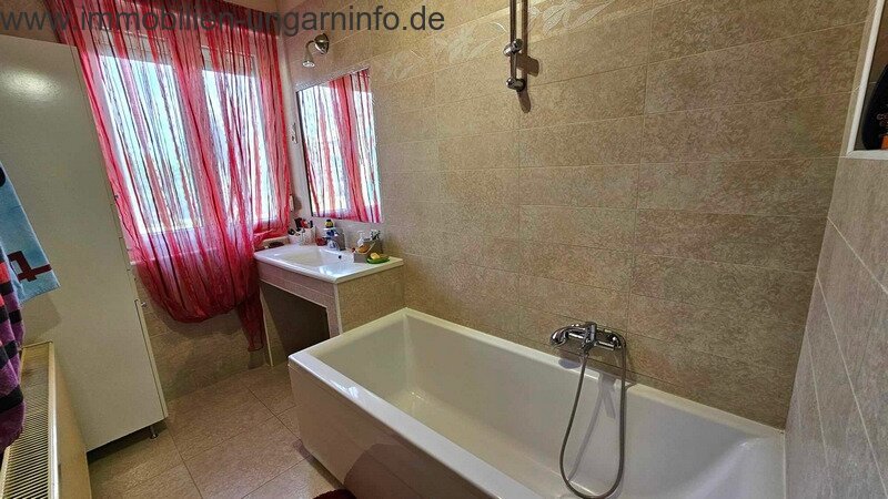 Exklusives Familienhaus mit Apartment in der Nähe des Plattensees