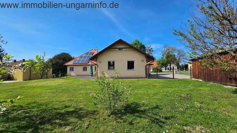 Exklusives Familienhaus mit Apartment in der Nähe des Plattensees