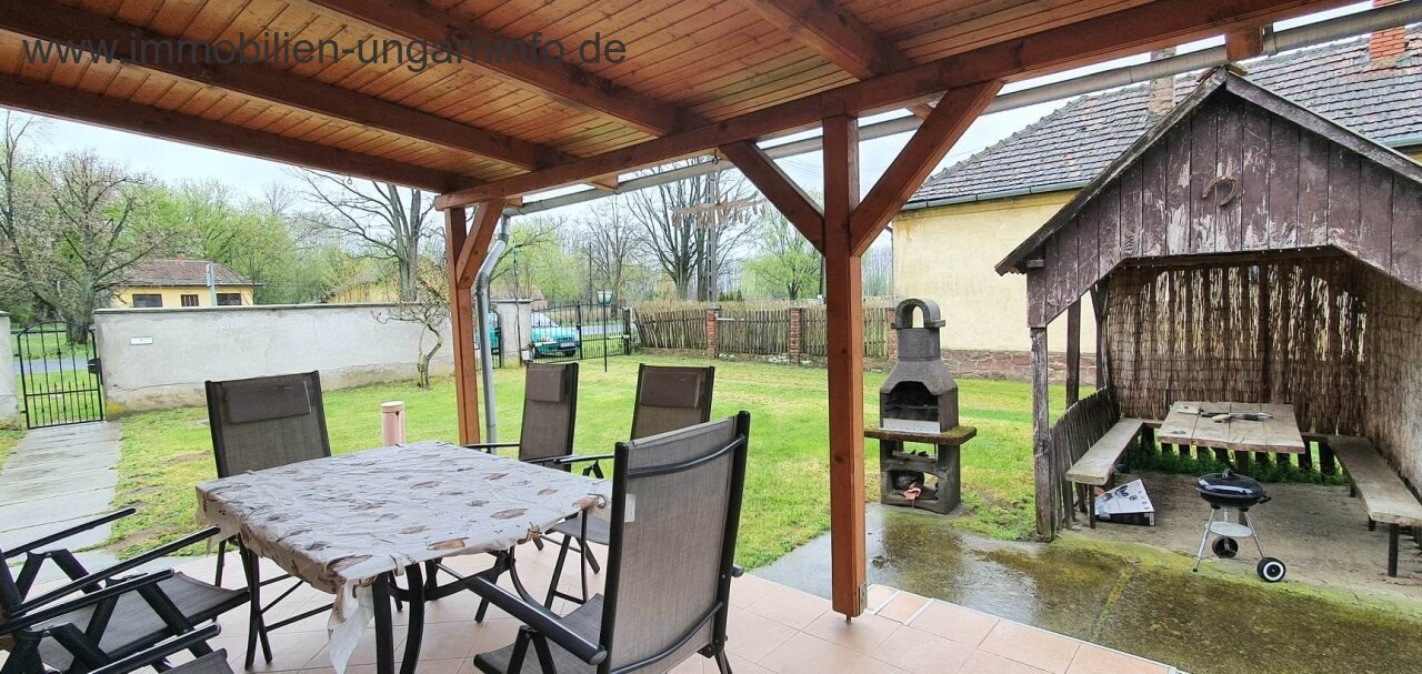 Two-generation family house near Lake Balaton