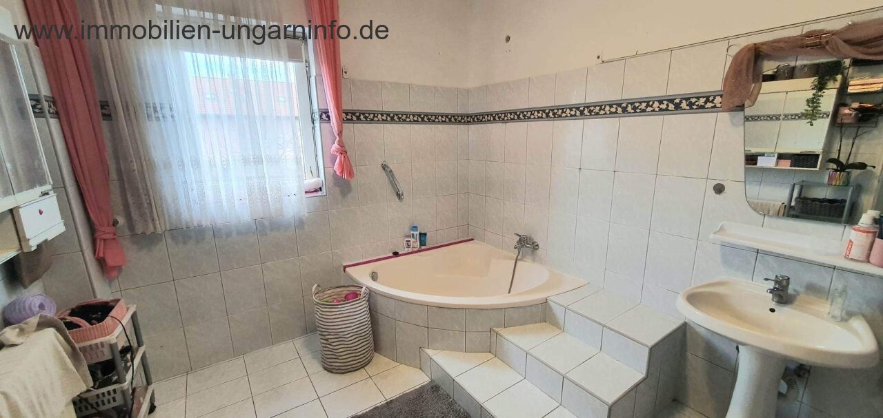 In Vonyarcvashegy, on the northern shore of Lake Balaton, 2-storey detached house for sale