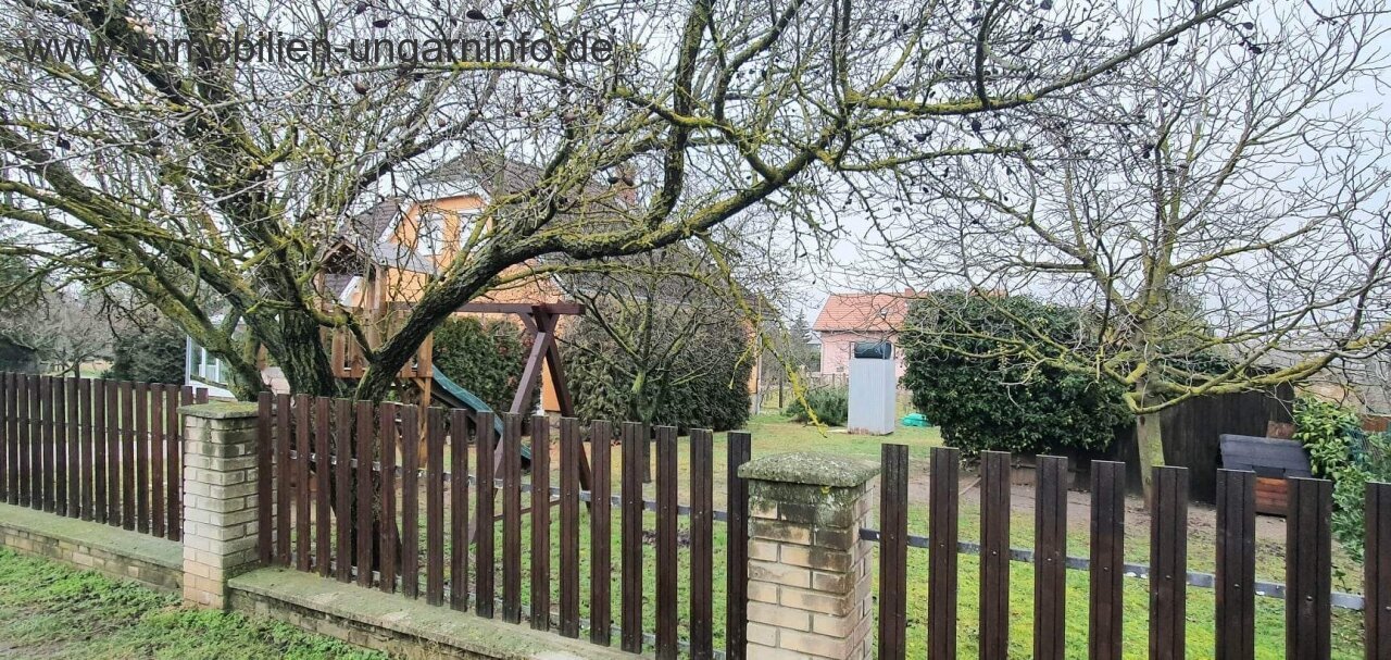 In Vonyarcvashegy, on the northern shore of Lake Balaton, 2-storey detached house for sale