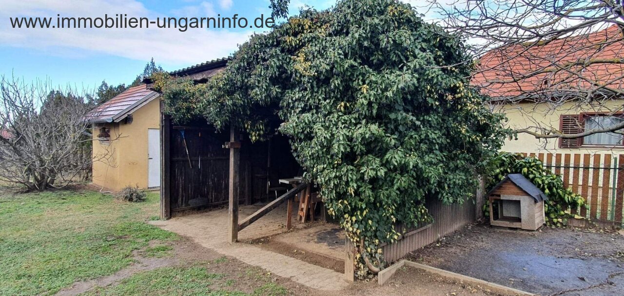 In Vonyarcvashegy, on the northern shore of Lake Balaton, 2-storey detached house for sale