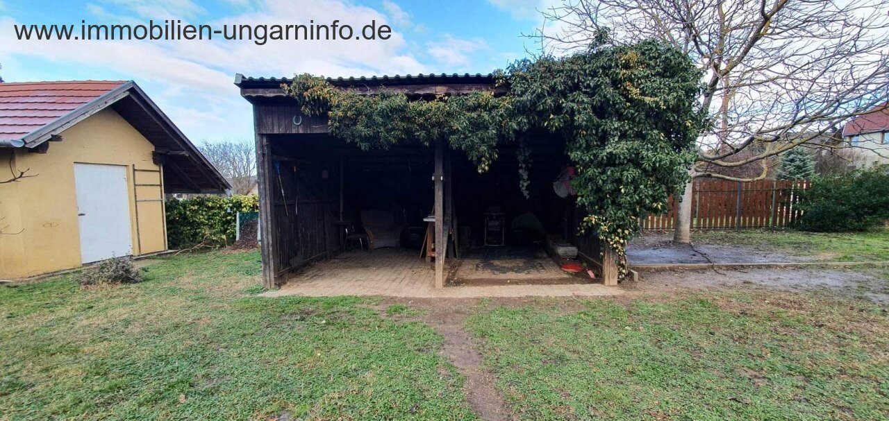 In Vonyarcvashegy, on the northern shore of Lake Balaton, 2-storey detached house for sale