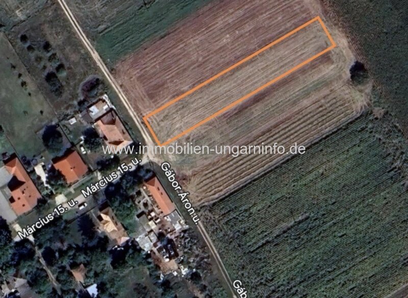 Naturverbundenes Baugrundstück in der Nähe des Balaton (Plattensee)