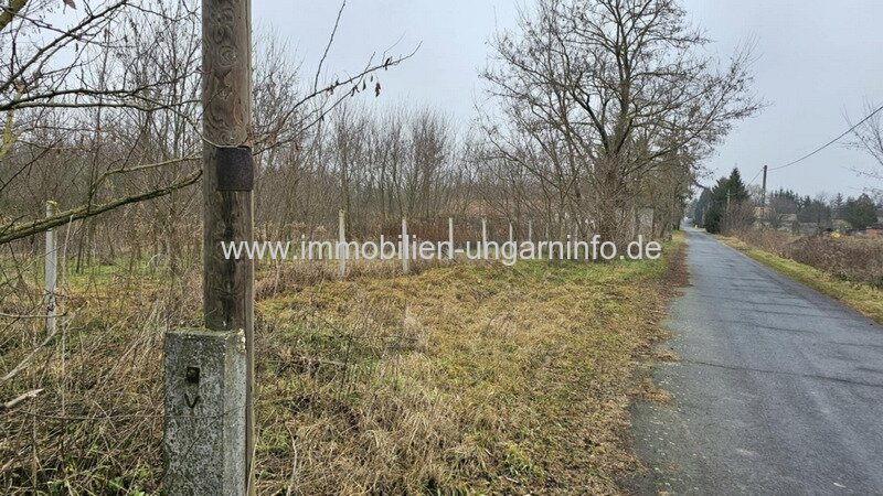 0,68 Hektar großes Grundstück in der Balaton-Region zu verkaufen