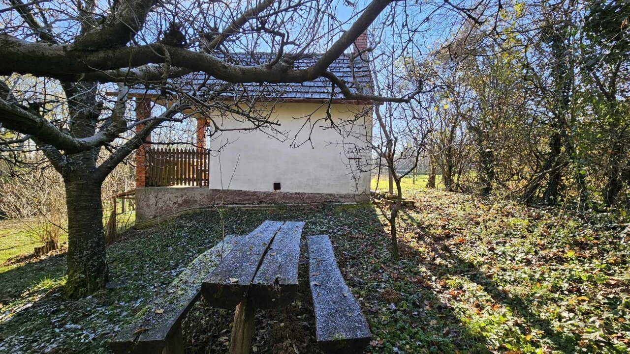 2 Keller/Wochenendhaus mit großem Grundstück in den Weinbergen von Marcali zu verkaufen