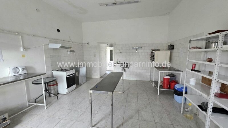 Gastronomie- und Wohngebäude zu verkaufen