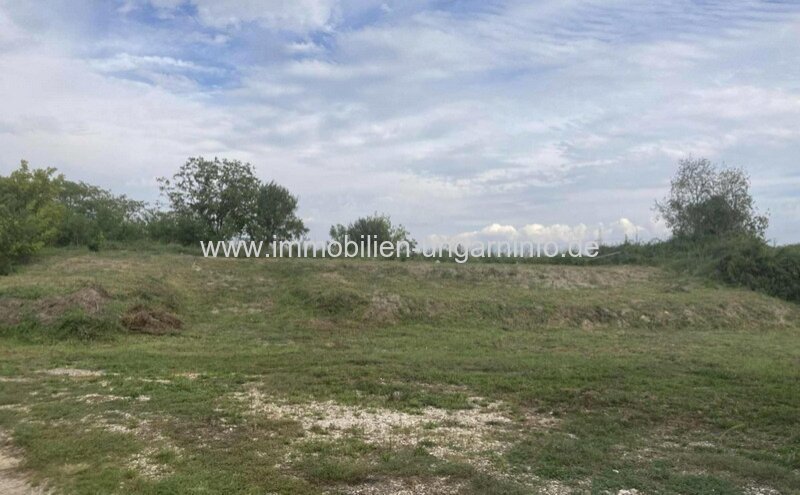 Baugrundstück zum Verkauf in der Nähe von Székesfehérvár